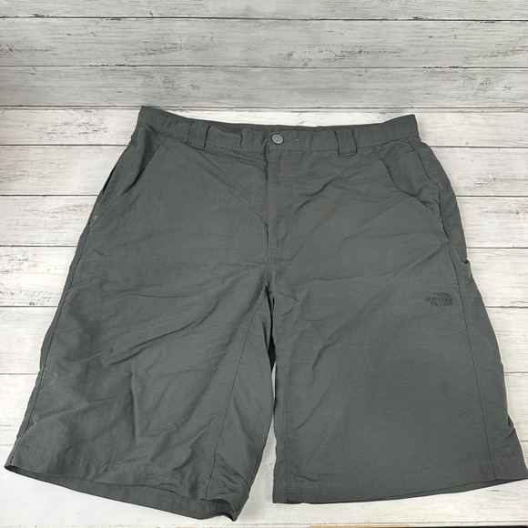 The North Face Shorts‎ Mens 36 Hiking Gray (measures 35x11.25") Outdoor Nylon - Picture 1 of 10